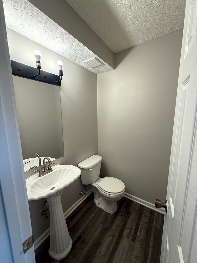 Foto del edificio - 6370 Bellinger Dr