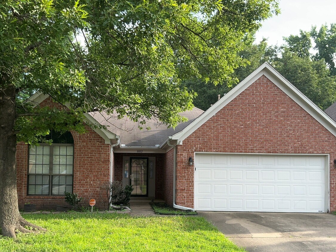 Foto principal - 8002 Jills Creek Dr