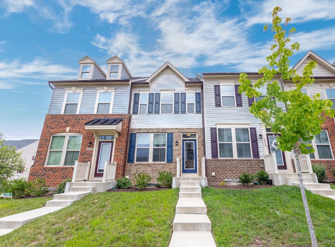 Foto principal - Beautiful 3 BR/3.5 BA Townhome in Hanover!
