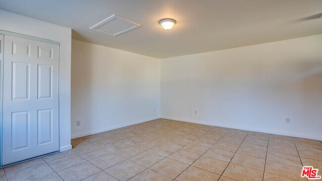 Foto del edificio - 1478 W 29th St