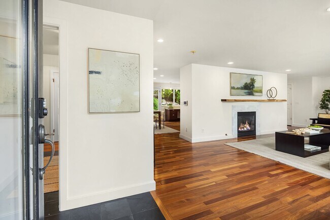 Foto del edificio - 5bd/2.75ba Bellevue Home