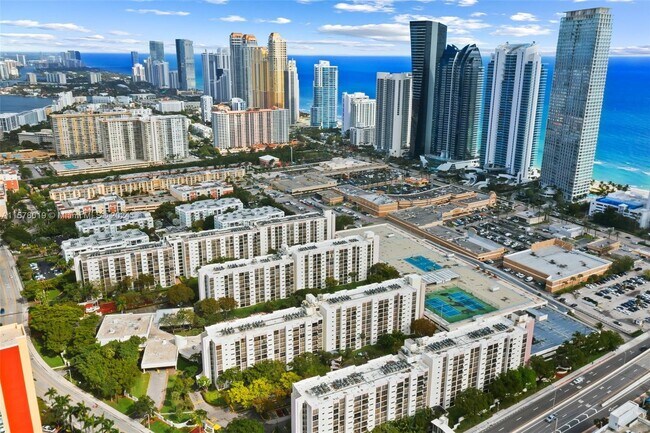 Foto del edificio - 16919 N Bay Rd