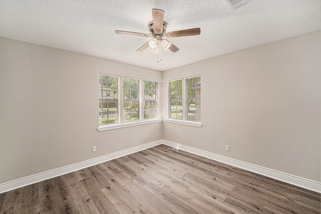 Building Photo - 2078 Shadow Rock Dr