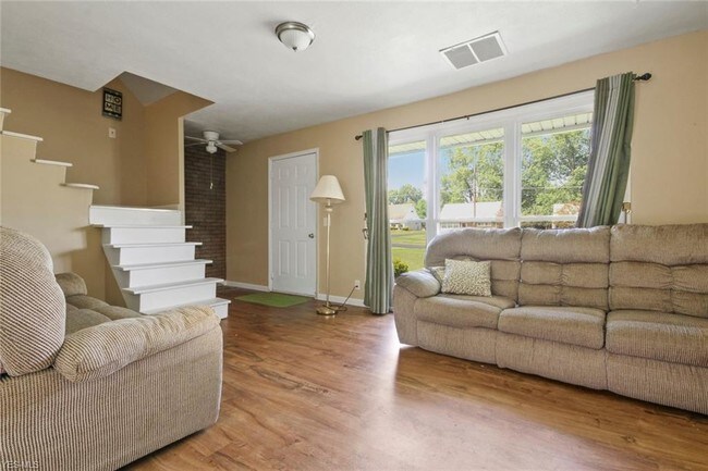 Building Photo - 2371 Bel Aire Ln