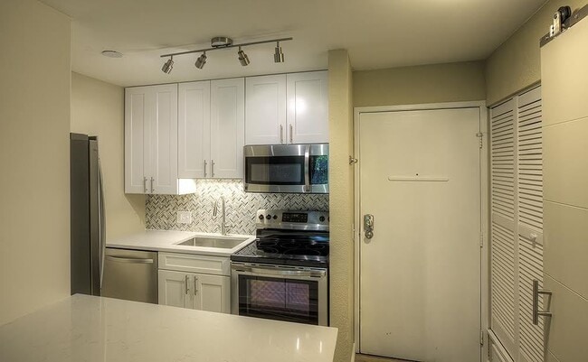 Photo - 2 Bed 1 Bath Top Floor Corner Unit Condo