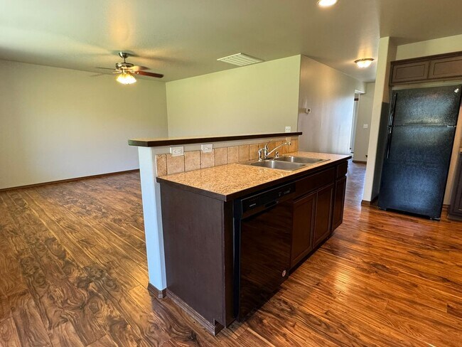 Building Photo - 3 Bed, 2 Bath Home for Rent Now! $500.00 B...