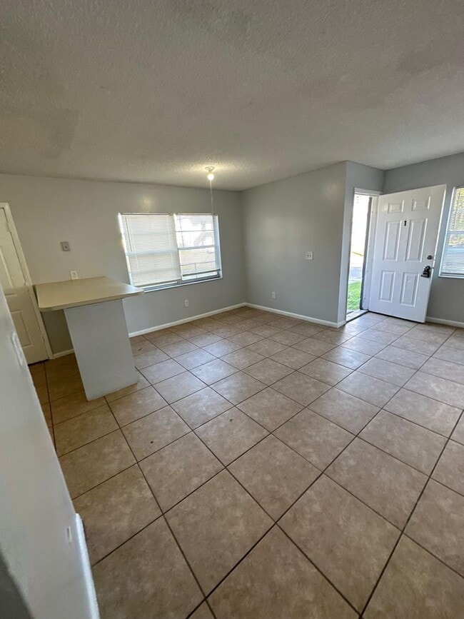 Building Photo - 712 Eaverson St