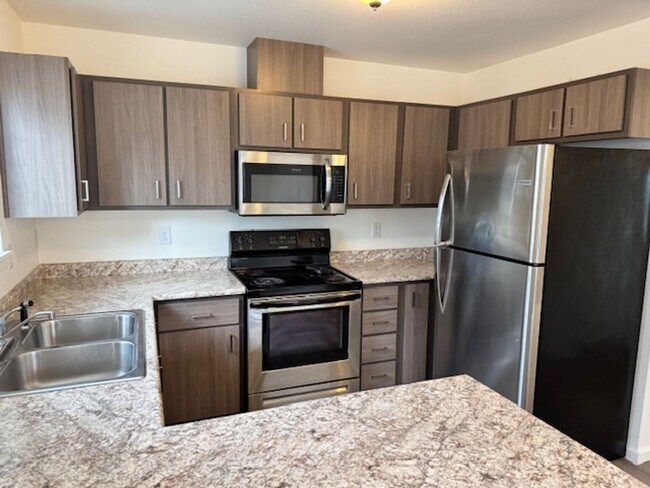 Foto del edificio - 2 STORY TOWNHOME IN THE HEART OF PHOENIX OREGON