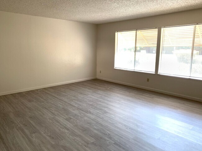 Foto del edificio - 3 Bed 2.5 Bath Townhouse