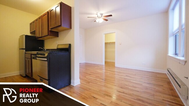 Foto del edificio - 818 W Diversey Pkwy