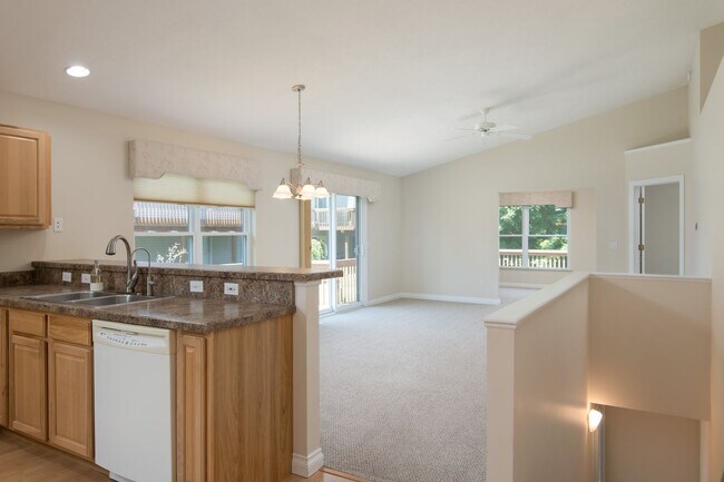 Building Photo - "Long-Term Rental: Spacious 3 Bed, 2 Bath ...