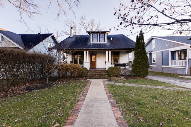 Foto del edificio - 1511 Elmwood Ave
