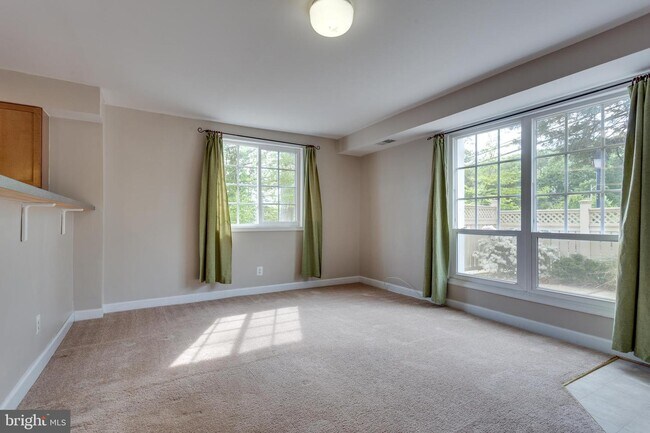 Building Photo - 1381 N Van Dorn St