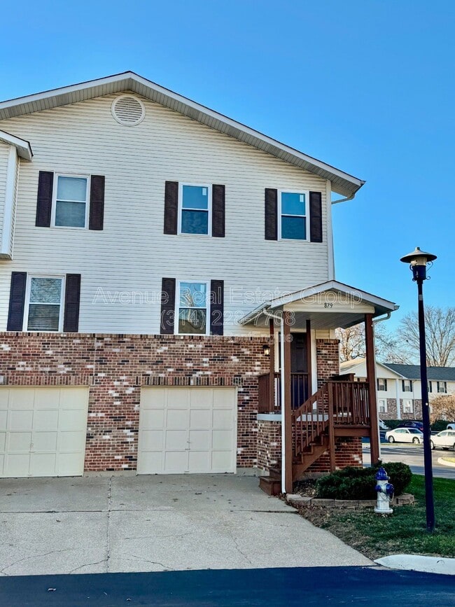 Building Photo - 879 Delray Dr