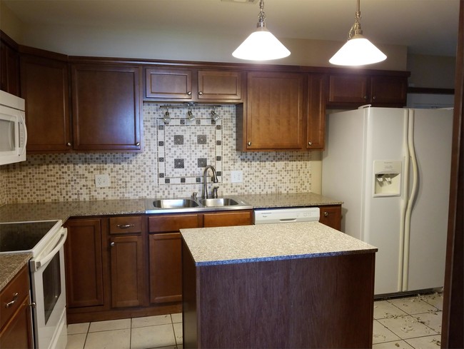 Building Photo - 2316 NW Robinhood Dr