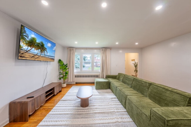 Building Photo - 810 Walnut St