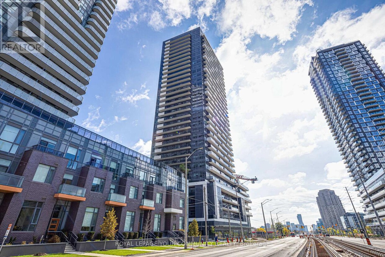 Primary Photo - 5105-5105 Hurontario St