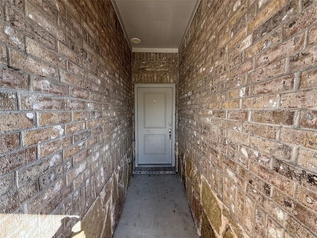 Building Photo - 612 Stampede Ln