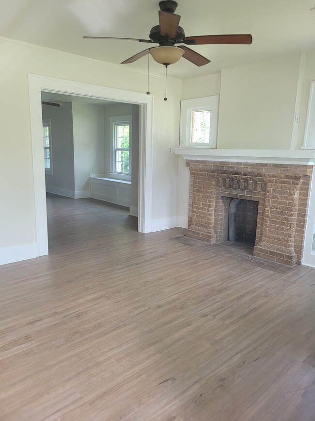Building Photo - 1511 N Independence Ave