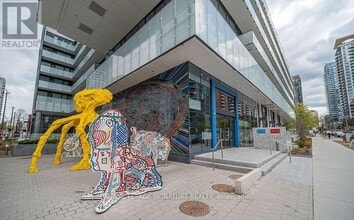 Building Photo - 161 Roehampton Ave