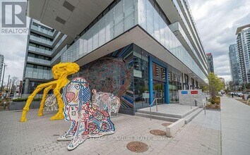 Building Photo - 161 Roehampton Ave