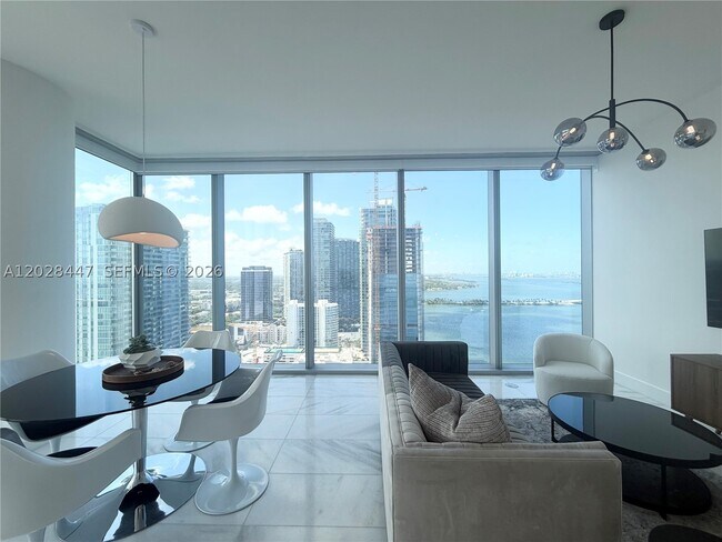 Foto del edificio - 700 NE 26th St