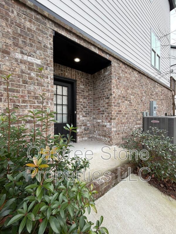 Photo - 1996 Main St NW House