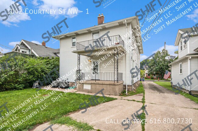 Foto del edificio - 1042 Courtney St NW