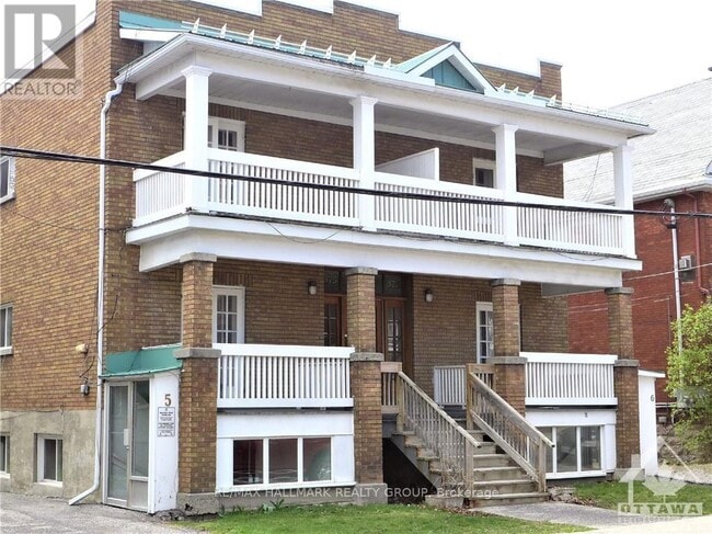 Building Photo - 375 MacKay St