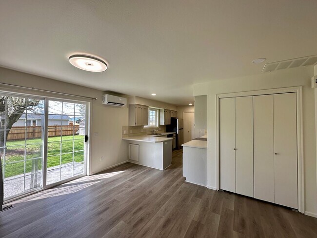 Foto del edificio - 905 Nooksack Rd