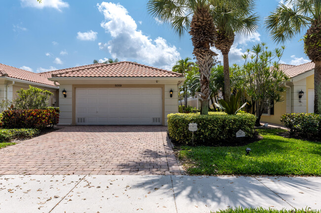 Foto del edificio - 5059 Magnolia Bay Cir