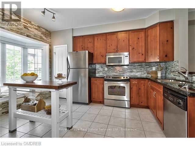 Photo du bâtiment - 688 Rowley Common