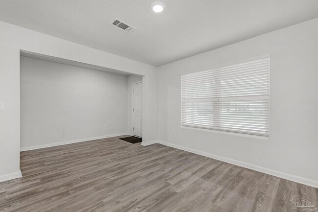 Foto del edificio - 5280 Peach Dr