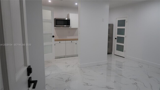 Foto del edificio - 8220 NW 199th St