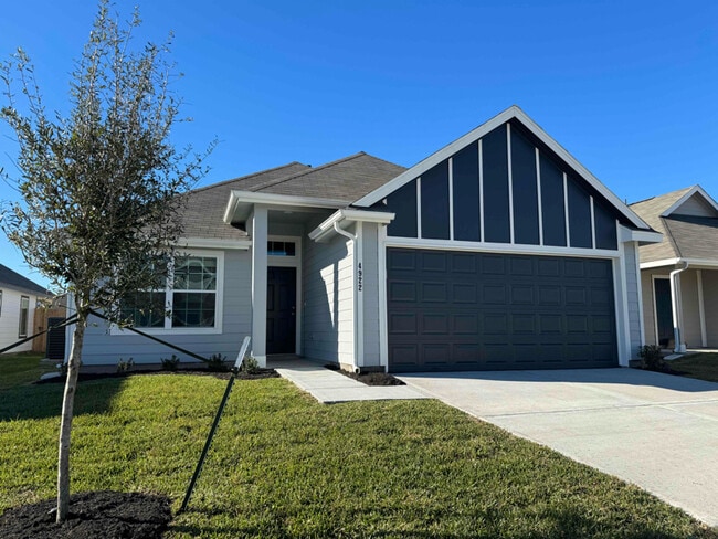 Photo - 4922 Luke Matthew Dr House