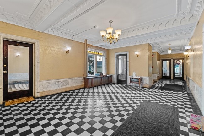 Building Photo - 122 W 39th St