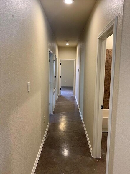 Foto del edificio - 379 Joanne Lp