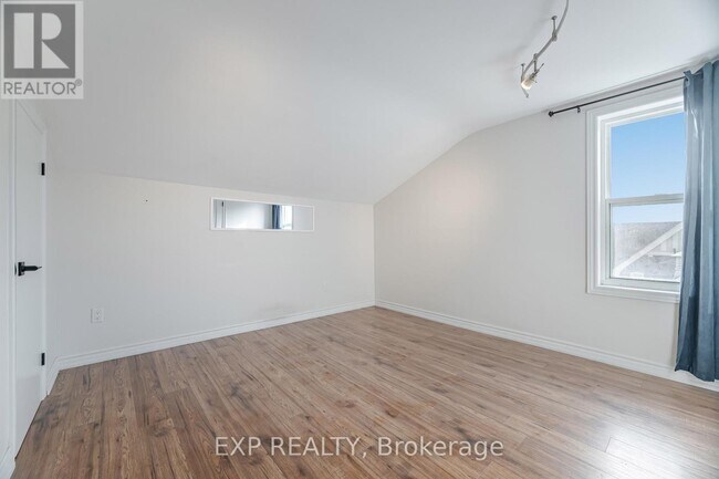 Photo du bâtiment - 84 Earlscourt Ave