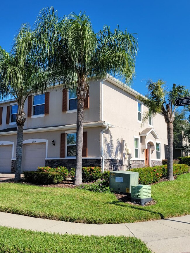 Building Photo - RENTAL Townhouse