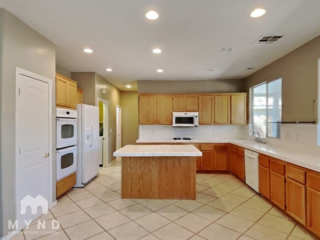 Building Photo - 2728 La Porte Ct