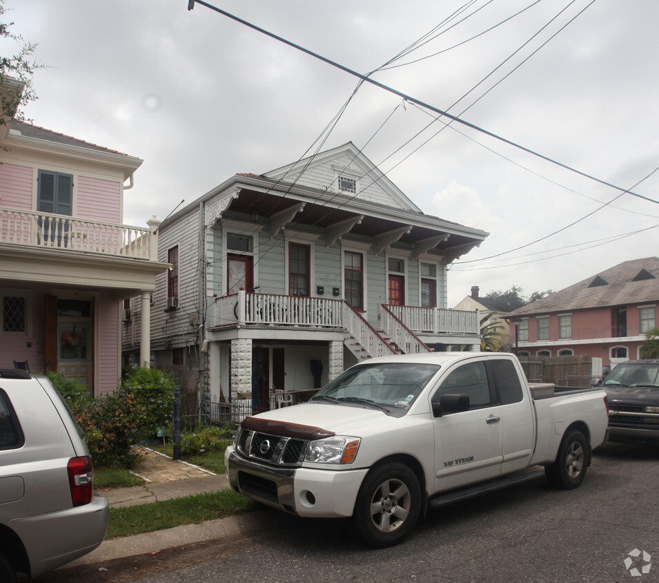 Foto del edificio - 124-126 N Genois St