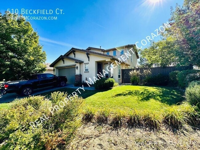 Building Photo - Spacious luxury home with resort-like in g...