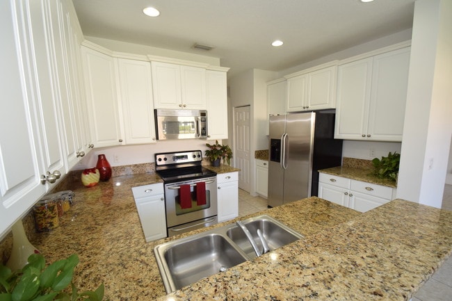 Building Photo - The Enclave at St. Lucie West
