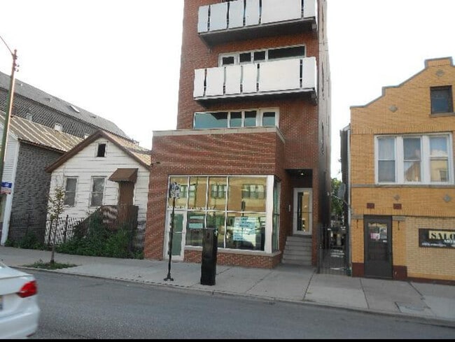 Building Photo - 908 N Ashland Ave
