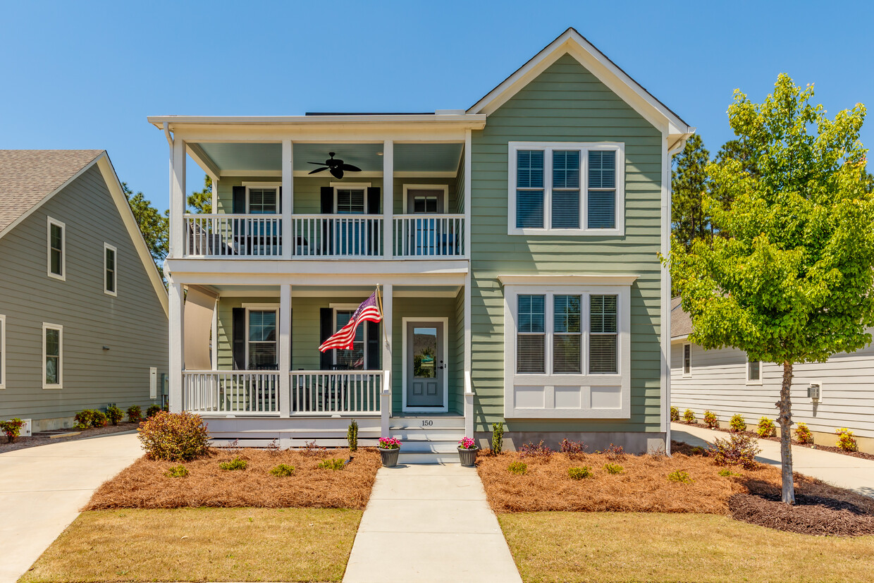 Front - 150 Manning Sq