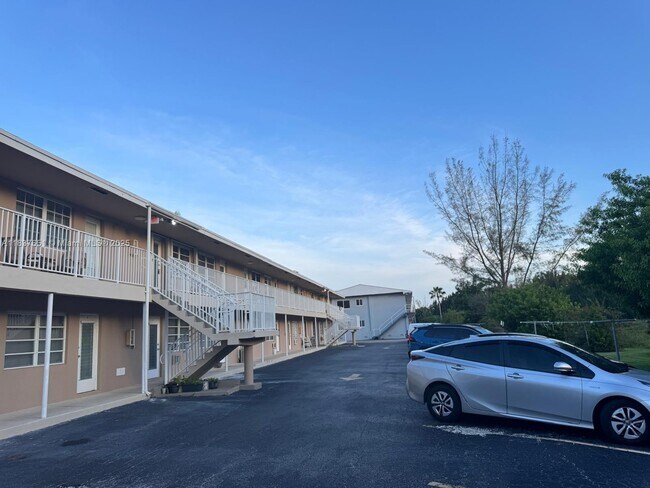 Foto del edificio - 500 Layne Blvd