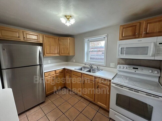 Building Photo - 413 Briarwood Ave