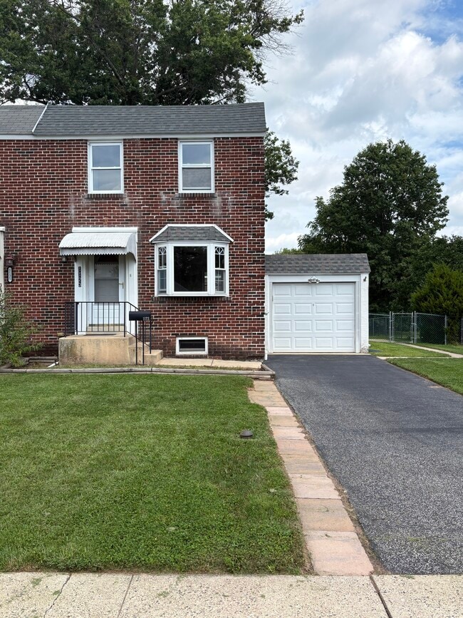 Building Photo - 1123 Elm Ave
