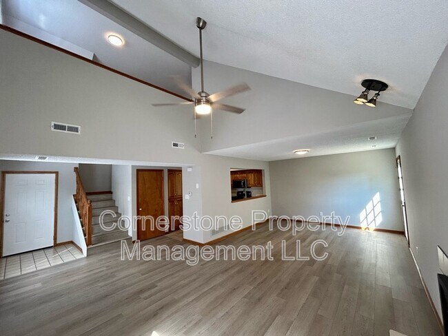 Building Photo - 2519 Crestline Ct