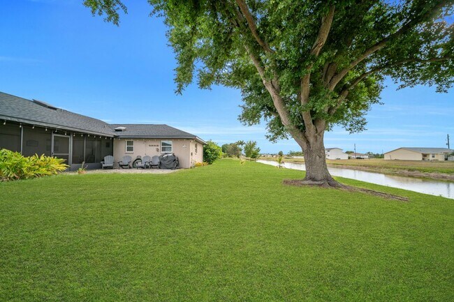 Building Photo - 299 Rotonda Cir